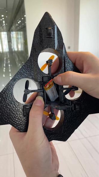 第六代遥控战机来了,小朋友期待已久的新年礼物,第6代升级款遥控战机,飞行更稳定续航更长,快给你家神兽安排上吧4 #新年礼物 #男孩玩具 #遥控飞机 #亲子