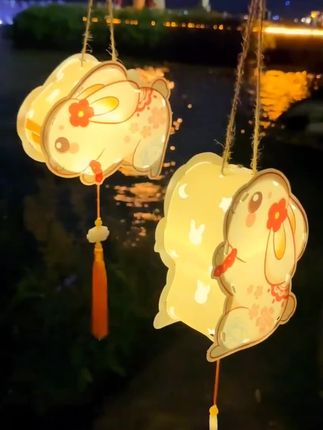 喜欢兔子的宝子很兔子灯笼来啦#花灯 #中秋灯笼 #手工灯笼 #兔子灯笼 #中秋节手工灯笼