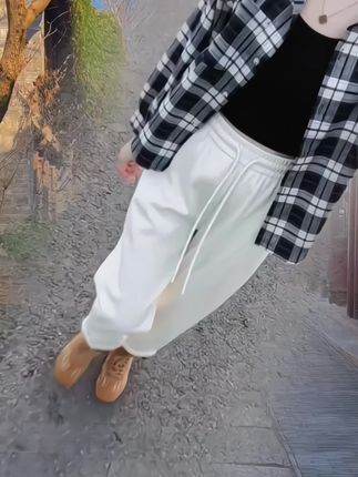 当你满脑子都是房子,车子的时候,你的青春就 已经结束了,精神寄托可以是任何东西,但唯独 不能是人,三十几岁的安全感是卡里的余额和手 机满格的电!#穿搭 #外套 #洋气减龄 #格子外套 #谁穿谁好看
