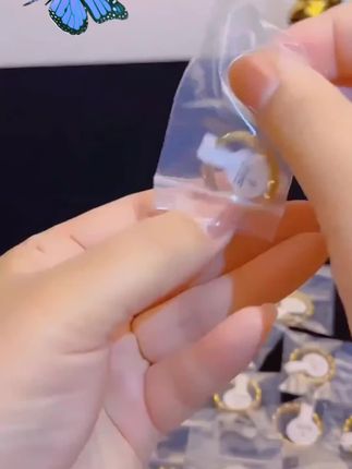 小财迷们,一定不要错过这个💰多多素圈戒指,因为它寓意,手戴多多戒,福多,💰多,好运多多。铜💰的造型,复古高级,时尚百搭。#素圈戒指#喜欢素圈的意义#戒指#高级感#时尚饰品