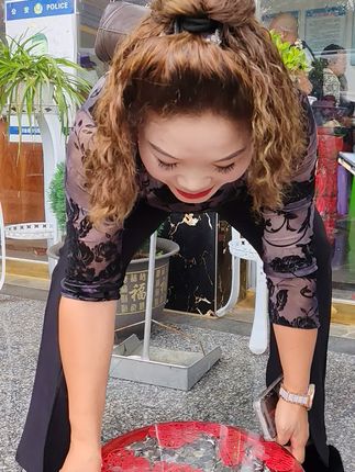 侄女结婚!侄女朋友太给力了,送了一盆人民币了!害我弟媳抬都抬不动!哈哈哈