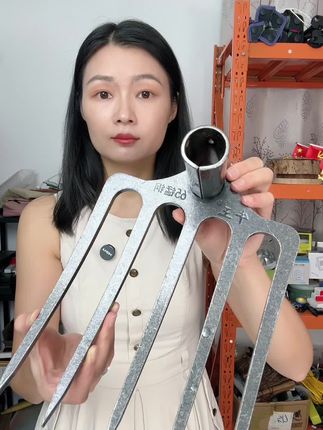 新型特厚65锰钢耙子翻地松土锄头尖齿钉耙刨花生土豆农用工具#耙子 #钢耙 #结实耐用 #农具 #翻土神器