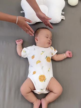 怎么给宝宝睡出小圆头?只需要一个定型枕,婧麒家这款真的太好用了,6大分区调节定型,母婴a类可放心啃咬,宝宝在这上面睡觉也太香了#婧麒 #定型枕 #圆头怎么睡出来的