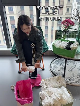又到了200只袜子,三个月不用洗,一天一双干净不臭脚。解放双手。真开心!#袜子 #一次性袜子 #超便宜超划算 #玩个很新的东西 #实拍