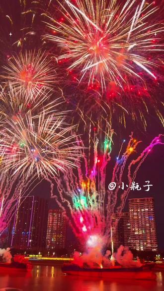 福州真的太浪漫了!5月21日晚八点在南江滨花海公园举办无人机烟花秀#福州#烟花 #烟花盛宴 #城市的夜晚