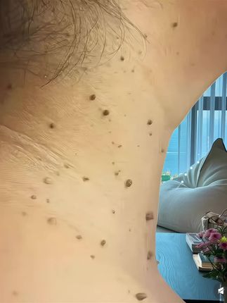 姐妹们~出门戴上项链美美哒!#女生必备 #脖子上的小肉粒 #种草好物 #脖子#美美哒