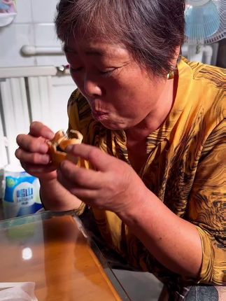 这个山药慧米红豆包没有添加任何的防腐剂,大人小孩都可以吃。味道真的没让我失望过,真的太好吃了!