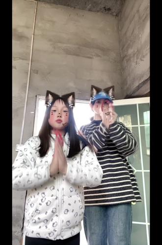 带小侄女来给大家拜个年#弥渡山歌#手势舞