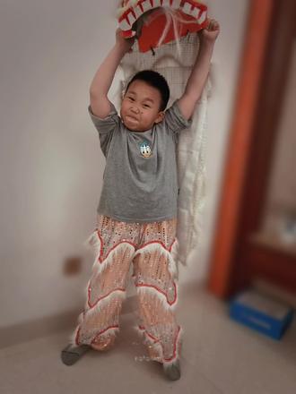 #舞狮男孩 #潮汕英歌舞 鼓声起 狮贺喜💯
👼孩子的快乐就是这么简单,狮子一回头万事不用愁,狮子一拜没灾没害,鼓啰一响,黄金万两。#你的孩子也是这样玩吗😂😂😂😄