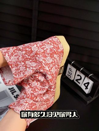 旧内裤也该换了呀,这款玫瑰印花的内裤真的很好看呀!
