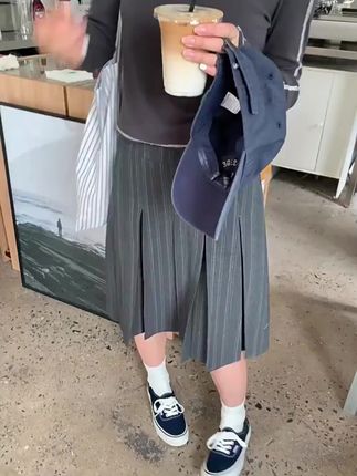 学院风灰色百褶裙,韩版百搭显瘦,2025新款来袭! #韩版百搭中裙 #2025款裙子 #韩版百搭短裙 #显瘦半身裙 #高腰短款A字裙