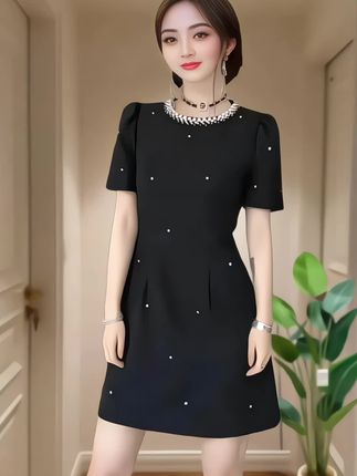 #简单穿搭穿出自信穿出美丽 #大码气质黑色连衣裙#谁穿谁好看 #遮肉显瘦遮肉减龄 #夏季穿搭