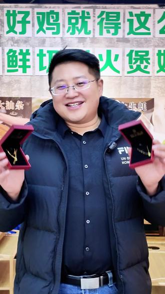 不得不说还是潮汕人会吃,又是被一家店圈粉的一天,今天去吃抽黄金项链!#笨笨鸡 #临泉美食 #临泉必吃的馆子