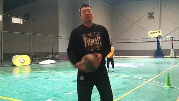 10个上进篮为一组X5(有能力者扣篮终结),拼尽全力,全力以赴。主要练习上篮的稳定性和心肺功能#篮球 #青少年篮球培训 #全力以赴
