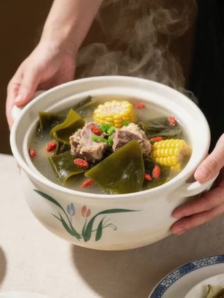 ☘️现在,正是出玉米、出海带的好季节,放在一起炖个汤太好喝了 #摆摊创业#海带头#美食 #美食诱惑
