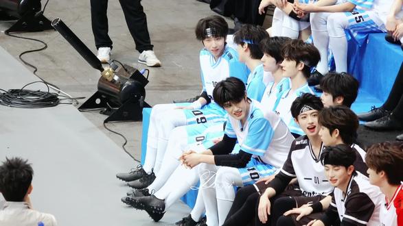 七月份凑的热闹我会在三亚27号内场第一排再次光顾#橹穆 #观众视角 #新音 #家族运动会