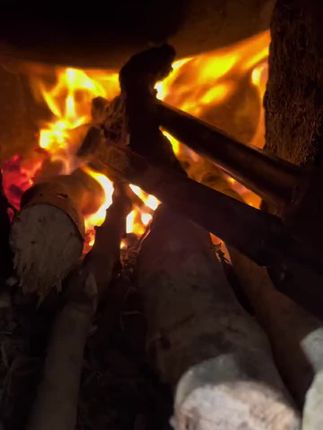 你们喜欢五花肉上线了,腊排骨和猪脸还在腌制中,还有传统宝勒肉,很快就烟熏好了!#农家柴火烟熏腊肉