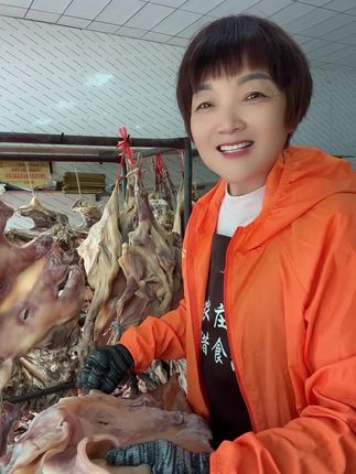 我们是源头厂家醉农庄园品牌步凤咸猪头,带耳朵带骨头整猪头。#美食 #地方特产 #分享家乡特产 #农产品 #地方特色美食