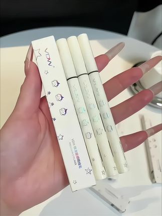 哇塞塞~才这价就到手三支,这也太给力了!就拿来练手都不带心疼的了!#眼线笔#平价彩妆#巨巨巨巨超值 #防水防汗不晕染#学生党平价安利