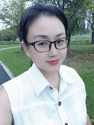 昨晚下了点雨,总算凉快了,送完孩子回来楼下溜达一圈。