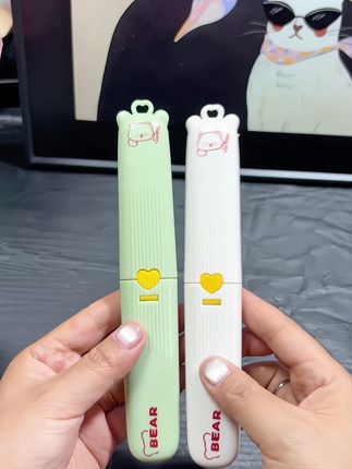 姐妹们,能削水果也能切水果的二合一水果刀,真的不要太好用啦!#削皮刀#生活日用小神器 #居家好物 #强烈推荐 #多功能削皮器