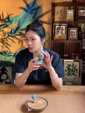 匠造青砂石悟空工艺品茶宠摆件,中式雅致与空间艺术,将桌面上的茶宠也赋予了灵动,#茶宠摆件精品 #悟空来了 #工艺品创意 #鱼缸造景 #国风中式