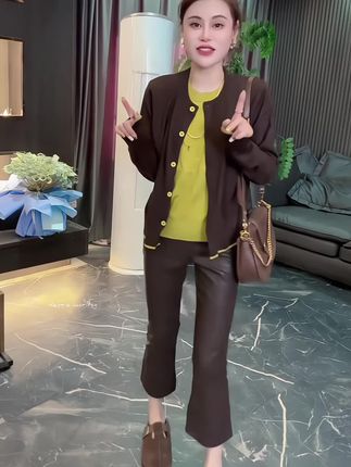 #琥珀流光风外套太适合秋天了 #古早穿搭又杀回来了#chic拉满的流光运动风穿搭#早秋秀场抄作业告别路人感#早秋显身材平价上衣合集