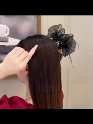 哈哈哈!我好像找到了韩女的氛围感了,就是这个云朵泡泡抓夹,它做的是这种双面的设计,怎么戴都很好看,就这么随手一扎,温柔姐姐的感觉立马就出来了,我真的爱惨了,我要天天戴!#头饰发饰好物分享 #网红款头发抓夹迷你 #抓夹 #创作灵感