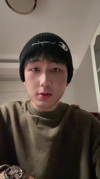 第一次买积存金就交学费了,从亏20手续费到亏200,到后面加仓持续下跌(200-400-600-800-1000-最后及时止损),这玩意真跟感情一样投入了时间精力也会一败涂地的,真不如及时止损。#黄金 #感情 #金价 #及时止损 #生活记录