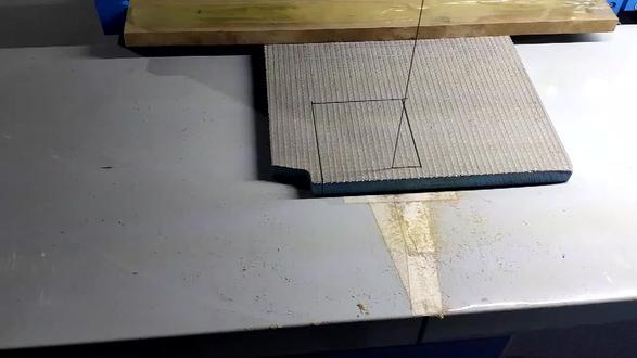 呼和浩特金刚砂线锯使用时将硬脆材料装夹牢固,缓慢进给切割,控制行进速度,不可强行拉扯,防止砂层脱落,保障精密切割效果稳定 #金刚砂线锯机#钢丝线锯##猫抓板线锯机#数控线锯机#风琴纸线锯机#电脑线锯