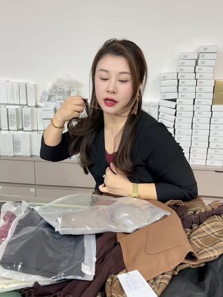 爆款戴胸垫背心谁穿谁回顾,真心好穿,相信琼姐推荐的小黄车自助下单#只做高品质 #透气舒适