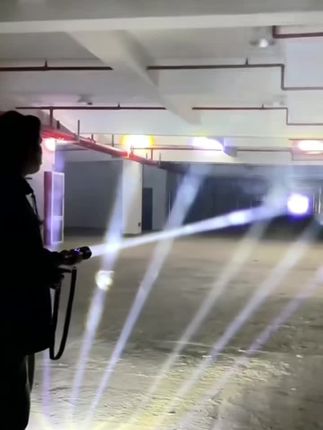 #强光手电筒#户外强光手电筒 #方便实用#手电筒推荐