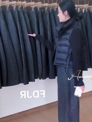 #上热门 #时尚气质穿搭 #格子休闲裤#爆款热卖中