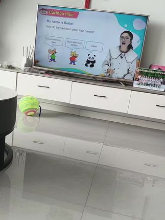 一样看电视,一个一边看,一边记,一个出腰拔肚,结果你一样吗?#记录成长过程 #认真的样子真可爱