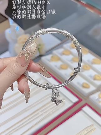 犒劳一下辛苦的自己#听说每个女孩都有一个银手镯 #足银999 #手镯 #银手镯