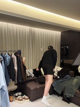 这款秋季男士立领开衫卫衣外套,简约时尚,颜色丰富可选,宽松休闲设计,适合各种场合穿着。快来选购吧!