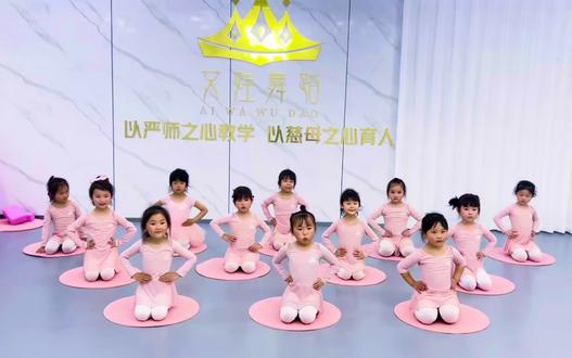 以舞献礼,致敬最美妈妈👩#母亲节手势舞 #贵阳少儿舞蹈培训 #贵阳舞蹈培训