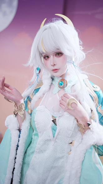 不知道,白马身材很曼妙
祝大家十连出金~
#原神白马仙人#兹白cos #原神空月之歌 #原神海灯节