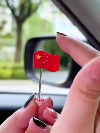 如果信仰有颜色那一定是中国红国庆节快到了,红旗小摆件赶紧安排起来 放在车里办公室里都合适#创意摆件 #国庆 #车载摆件