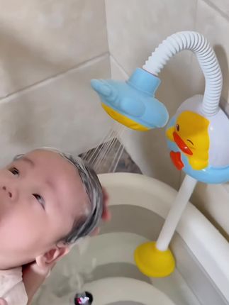 宝宝洗澡玩具婴幼儿童鸭子花洒戏水玩具游泳益智早教男孩女孩沐浴#带娃好物 #自己玩的不亦乐乎 #宝宝洗澡 #宝宝成长 #爱洗澡的宝宝
