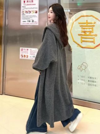 松弛慵懒感的长款针织开衫!巨大巨厚实一件#针织开衫 #何倩倩 #慵懒风穿搭 #显瘦 #秋冬慵懒风毛衣穿搭@DOU+上热门 @DOU+小助手