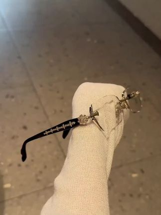 被这个十字架无框眼镜美到失语!超绝重工镜腿 钻石不规则切边 精致感时髦度拉满!时髦精闭眼冲!#高颜值眼镜 #眼镜杀 #无框眼镜 #美出高级感 #小众设计感