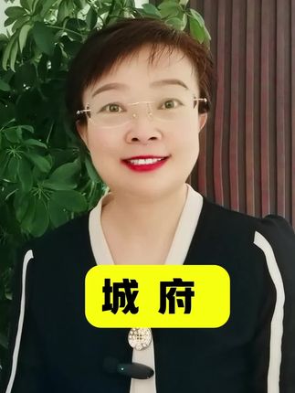 人们都说你是城府极深的人,可这恰恰是我最佩服你、最喜欢你的地方。因为真正的城府不是心机,更不是算计,而是成熟稳重,是边界感,是自我保护。你低调行事,谦虚谨慎,你的城府是尊重,是敬畏。你从不把情绪带给别人,风雨来临,你总能沉着应对。其实这些年,你历经世事无常,饱尝人情冷暖。你硬是凭着一身傲骨扛下风雨、熬过艰难,如今的你为人靠谱,做人有底线,心存感恩,赤诚善良,给你点赞。#人生感悟 #情绪#底线#靠谱#我要上热门 @DOU+小助手