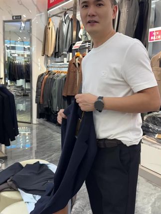 做了快20年的男装,跟很多客户朋友聊着聊着,渐渐发现每个人其实都不容易,我们唯一能做的就是多一点真心,少一点花招!#高品质男装#实体男装#男装穿搭#都佰男装