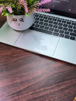 牛肉味笑辣辣辣条:迷你身型,香辣浓郁,嚼劲非凡,追剧解馋之选,回味童年#小型设计 #牛肉口感 #香辣浓郁 #嚼劲出色 #麻辣风味