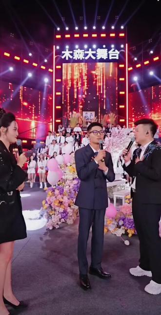 别人表白是惊喜,胡辣汤你是来搞笑的吗#搞笑 #木森大舞台 #木森大舞台有才你就来 #精彩瞬间 #多才多艺 @DOU+上热门