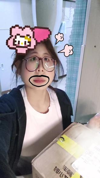 我是幸福的宝宝#我的快递到了 #我要拆快递 感谢表姐送的小相机我会好好爱护的
起初我把我的ccd借给别人 但是ccd在那个人手里坏掉了 对方只按坏ccd给我赔了50 我就当我倒霉吧 其实ccd也是我表姐送我的 是我的高考礼物啦
所以我非常之悲痛😭😭
表姐听后直接给我拿下第二台小相机 主播不是很懂相机 勿喷
