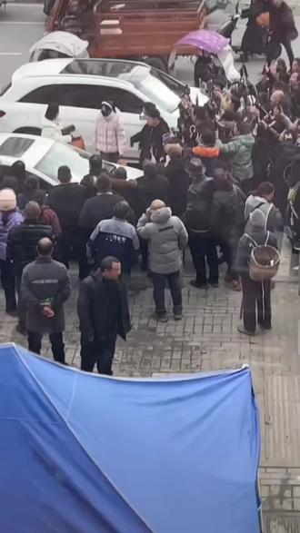 #索图与海莉认亲家仪式上,再见前妻小眼妹,看上去双方都很开心#上热门🔥上热门