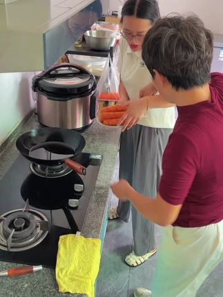 视频同款淀粉肠19块9拍下到手20根,炸,煎都可以,喜欢吃的朋友们拍去吧!