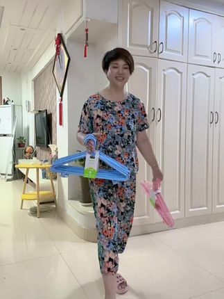 #衣架晾衣架挂成人加粗加厚家用衣服架无痕晒衣防滑学生宿舍衣架子#家人们刷到我有需要的链接挂上了赶紧安排吧不贵@巨量千川
